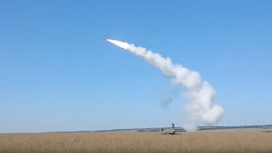 Cận cảnh Tor-M2 của Nga bắn hạ UAV Switchblade đang bay lượn